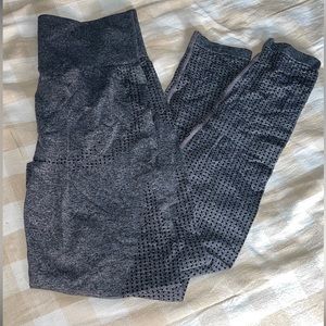 Medium yoga pants gray with black dots